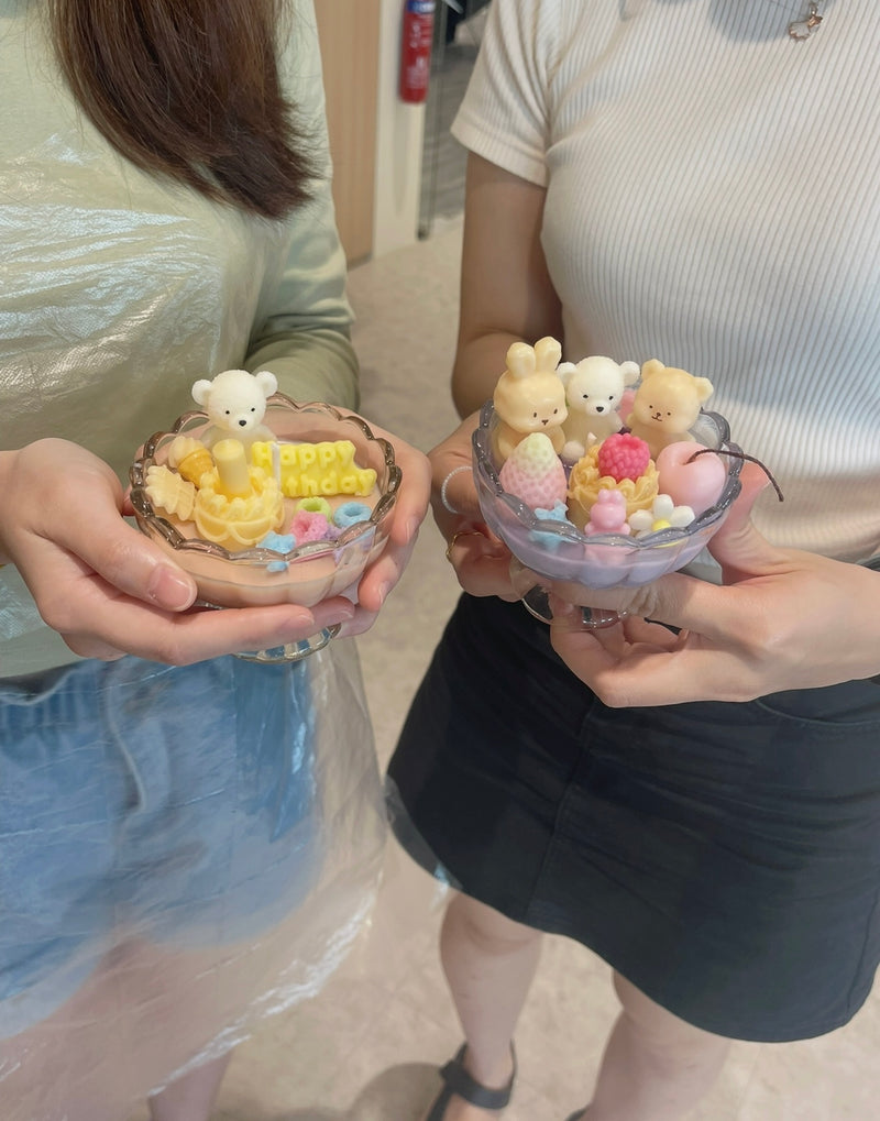 Two guests holding the dessert candles they created
